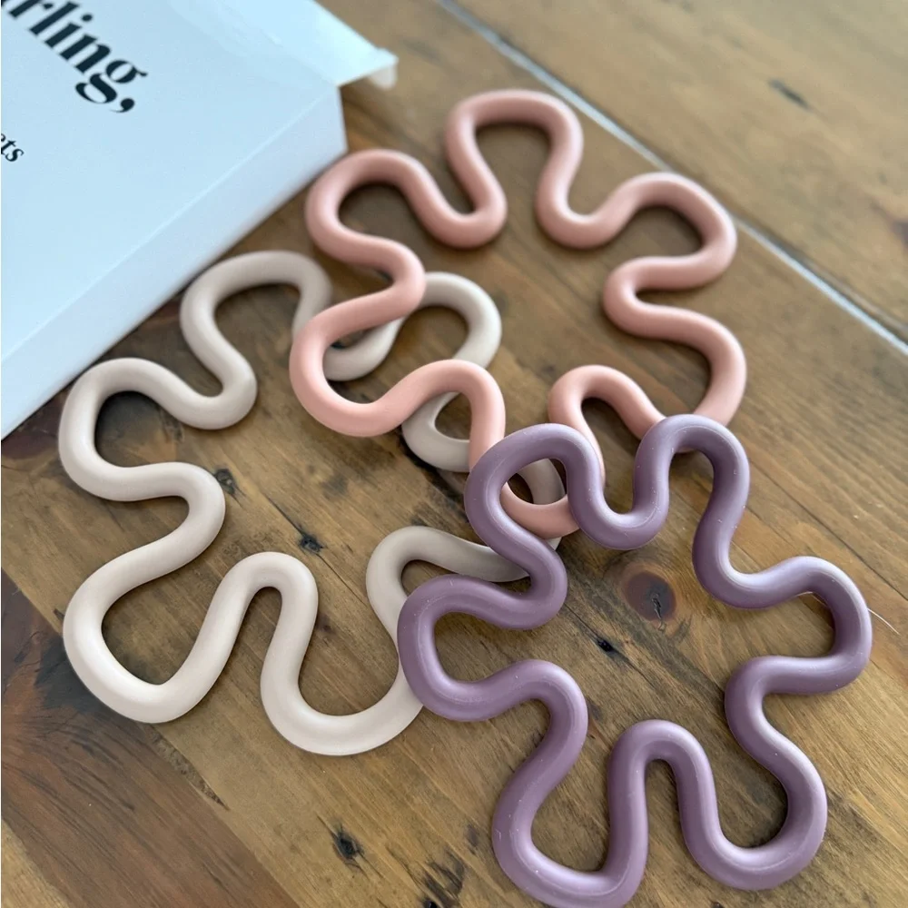 Darling Wavy Silicone Trivets - Pink, Purple, Beige - Picture 3 of 4